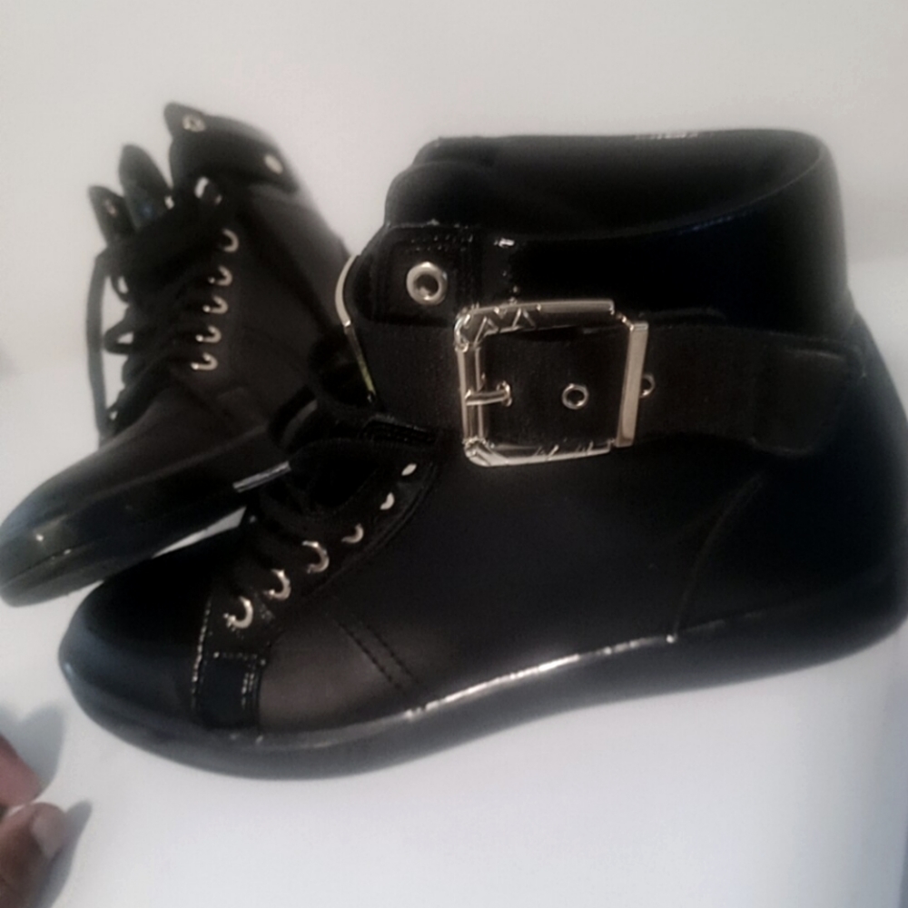 Also shoes, black and gold,with straps